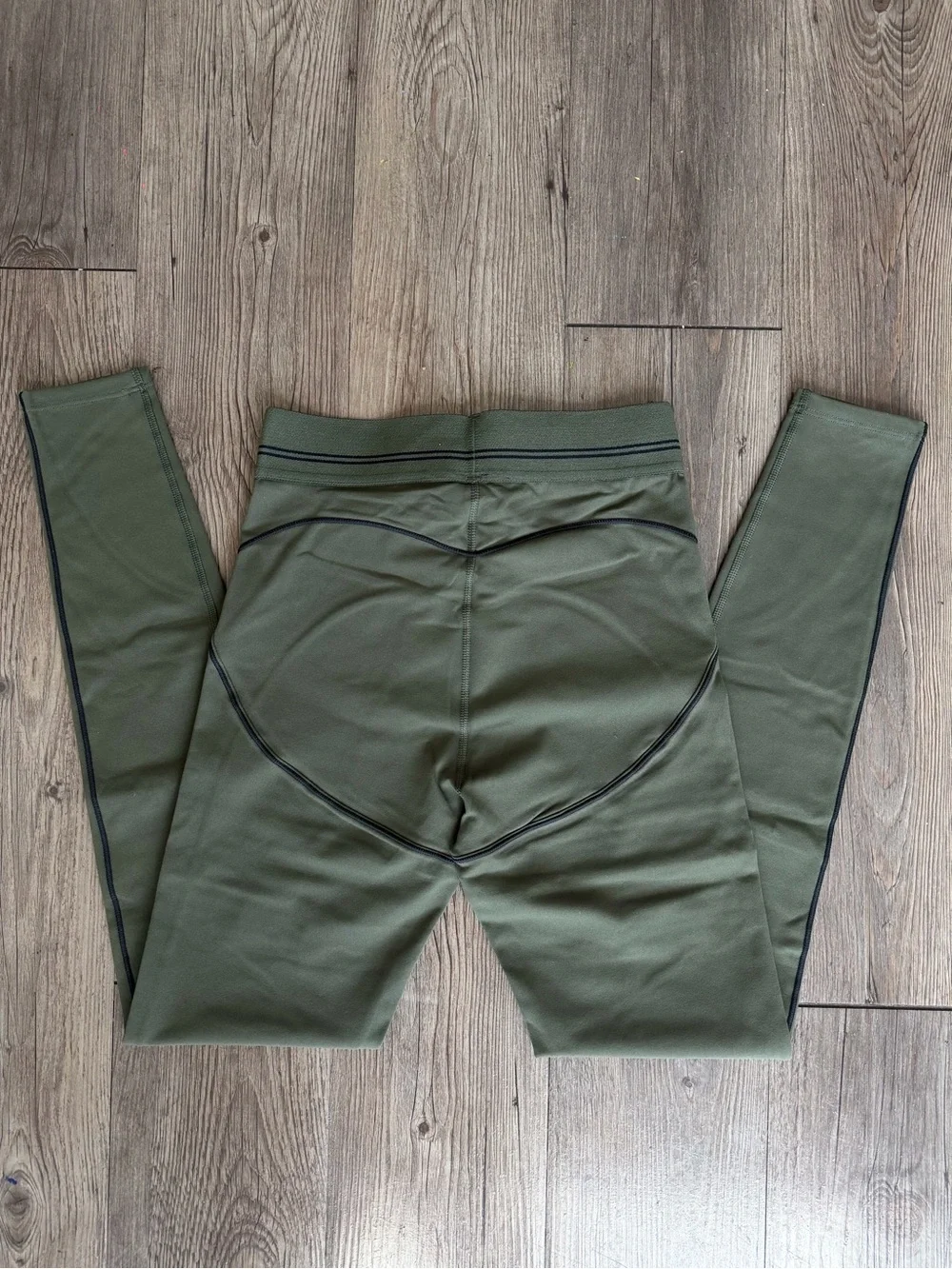 Alo Olive Green Heart Throb Set